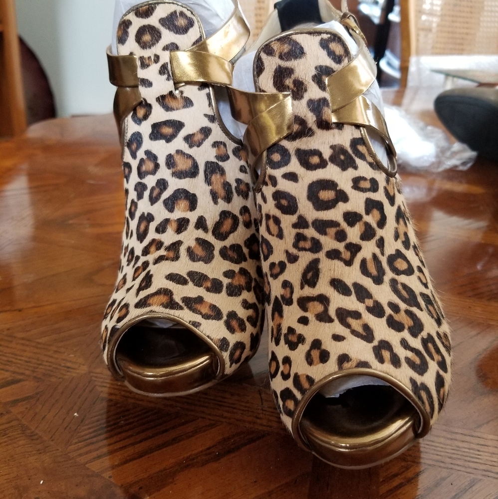 New Guess Open Toe Shoes